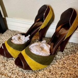 Brown Tri Colored Heels with Stylish Design